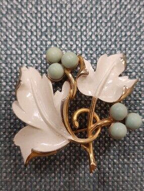 Vintage Signed Sarah Coventry Placid Beauty Brooch